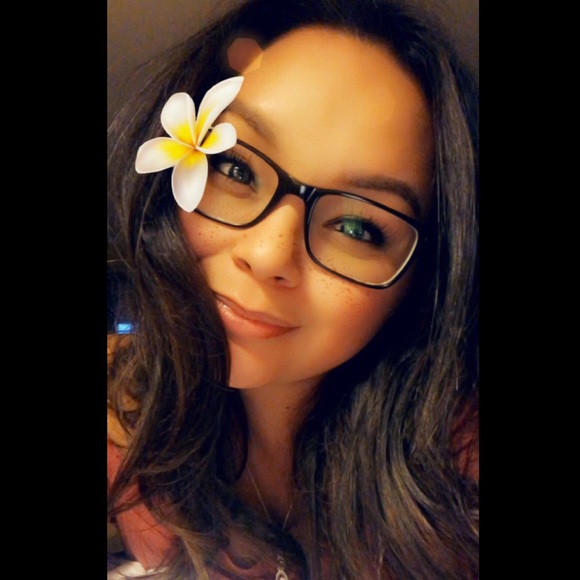 Meet your Posher, Alexandra - Picture 1 of 2